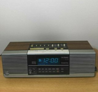 Ge General Electric Vintage Clock Radio 7 - 4945a Woodgrain Finish Am Fm Stereo