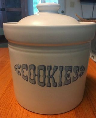 Vintage Pfaltzgraff Yorktowne 5 3/4 " Stoneware Cookie Jar Canister With Lid Usa