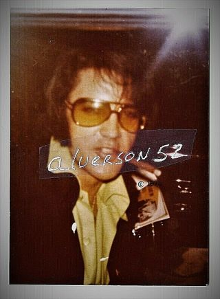 Elvis Presley Vintage Candid Photo 1 - Los Angeles Ca - November 19,  1970