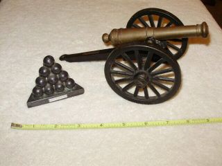 Vintage Cast Iron & Brass Cannon Old Fort Niagara,  With Stack Of Cannon Balls