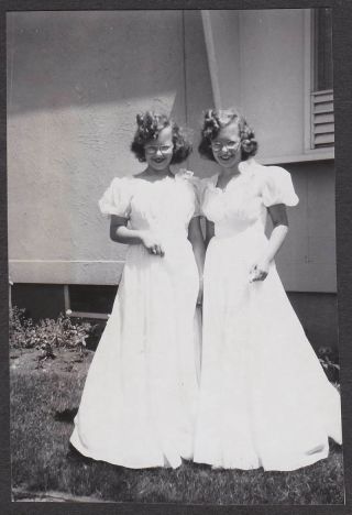 F774 - Twin Girls In Glasses & Long Dresses Old/vintage Photo Snapshot