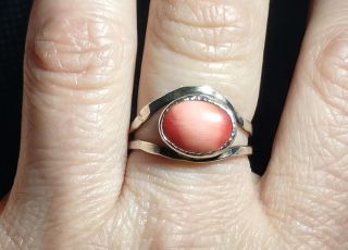 Vtg Petite Sterling Silver Old Pawn Coral Ring W Hammered Designs Sz 6