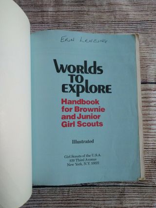 Vintage Worlds To Explore Handbook for Brownie and Junior Girl Scouts 1977 2