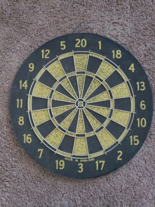 Vintage Double Sided Dart Board Traditional & Bullseye & Darts Made In England.