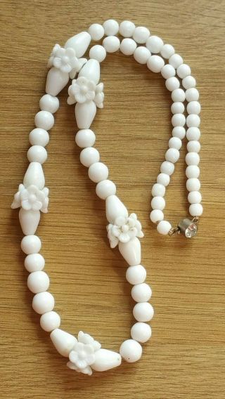 Czech Vintage Art Deco White Flower Glass Bead Necklace