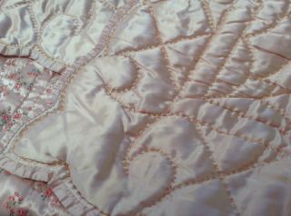 Vintage Satin Crib Blanket Hand Quilted Basket of Flowers Scalloped Edge Floral 7