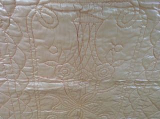 Vintage Satin Crib Blanket Hand Quilted Basket of Flowers Scalloped Edge Floral 8