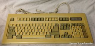 Vintage Mitsumi Electric Model Kpq - E99yc At/xt Clicky Keyboard Sw121386
