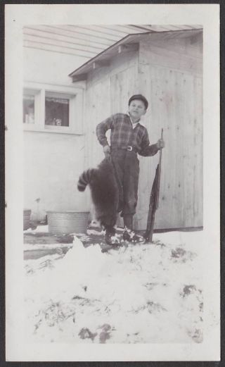 F722 - Kid With Shotgun And Dead Raccoon Old/vintage Photo Snapshot