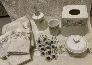 Vintage 23 Piece Porcelain Bathroom Accessories Set - Floral Pattern 2