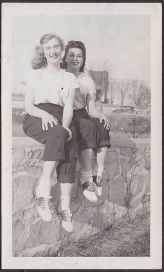 F709 - Ladies In Saddle Shoes Bobby Socks On The Rocks - Old/vintage Photo Snapshot