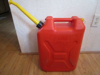Vintage Scepter 5 Gallon Vented Gas Can Model Rv 520
