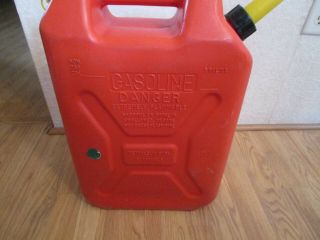 Vintage Scepter 5 Gallon Vented Gas Can Model RV 520 4