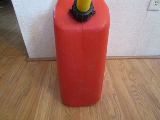 Vintage Scepter 5 Gallon Vented Gas Can Model RV 520 5