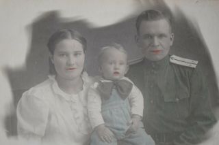 1944 Ww2 Man Soldier W/ Family Altered Hand Tinted Colored Russian Vintage Photo