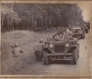 Henri Huet: U.  S.  Convoy Snipers Vietnam War Vintage Classic 1966 Press Photo