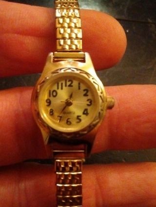 Vintage Ladies Wrist Watch,  Running With Battery Nr