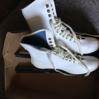 Sherbrooke Vintage 70s White Figure Ice Skates Size 7 Box Skate Guards