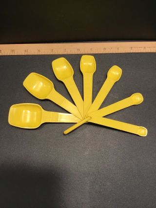 Vintage Tupperware Yellow Measuring Spoons Complete Set Collectible