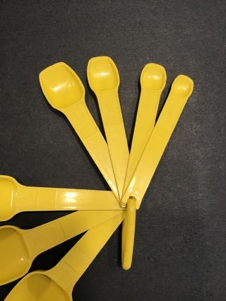 Vintage Tupperware Yellow measuring spoons complete set collectible 5