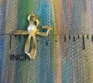 Vintage 14k White And Yellow Gold Cross With Pearl,  0.  57 Grams