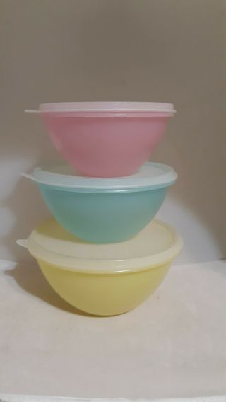 Set Of 3 Vintage Tupperware Pastel Wonderlier Nesting Bowls W/lids
