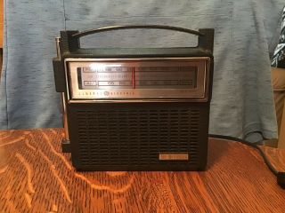 Vintage General Electric Transistor Radio Model 7–2810f Black 2 Way Power