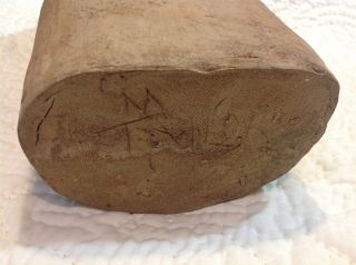 VINTAGE OLD NATIVE AMERICAN INDIAN STYLE HAND CRAFTED POTTERY SIGNED VASE. 4