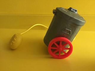 Vintage Fisher Price Sesame Street Oscar Grouch Trash Can Pull Toy 177 2