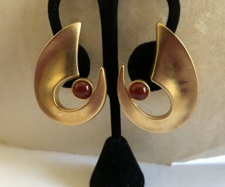 Vintage Mid - Century Mod Abstract Swirl & Agate Carnelian Cabochon Clip Earrings