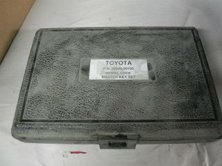 Toyota P.  N 09999 - 00100 Wheel Lock Master Key Set Empty Box No Tools Vintage