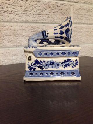 Vtg Unique Hand Painted Delft Blue Phonograph Pin - Hinged Trinket Box Holland