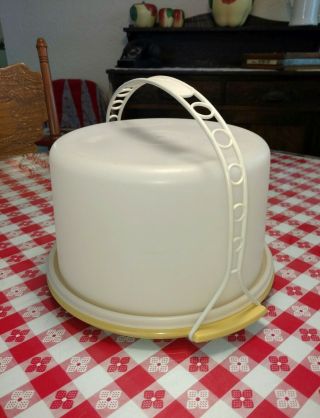 Vintage Tupperware Round Cake Taker Carrier With Handle