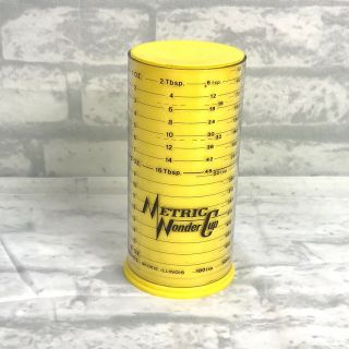 Vintage Metric Wonder 2 Cup Wet Dry Adjustable Measuring Measure All Yellow