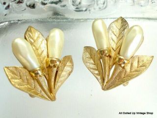 Vintage Crown Trifari Elegant Earrings Brushed Gold Tone Leaves Bulb Faux Pearls