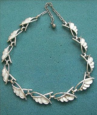 " Chic " Silver Tone Necklace - Sarah Coventry Jewelry - Sara Cov - Vtg