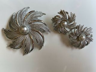 Vintage Signed Sarah Coventry Silver Tone Flower Faux Pearl Brooch & Earring