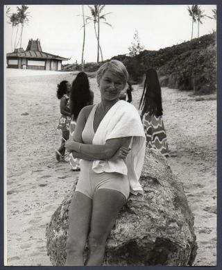 Hope Lange Swimsuit Candid Vintage Orig Photo Busty Leggy Actress Pinup