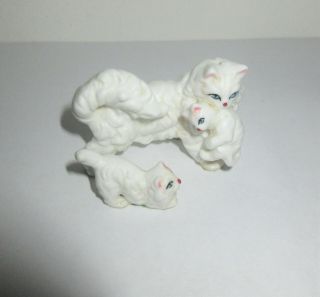Vtg Miniature Persian Cat Family Figurines Bone China Mother W/baby Kitten White