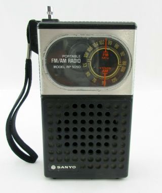 Vintage Sanyo Portable Am / Fm Transistor Radio Model Rp 5050 Vg R12