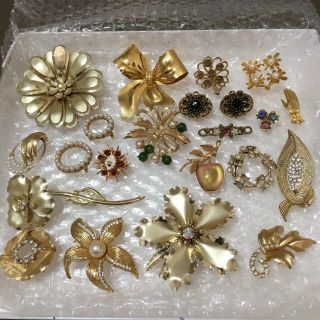 22 Vtg Goldstone Brooches Rhinestones Red & Green Stones Faux Pearls Bows Hand