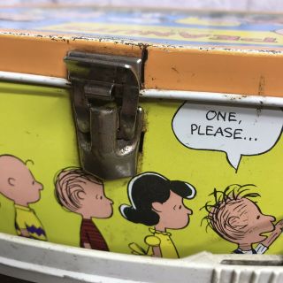 Vintage 1959 Peanuts by Schulz Charlie Brown and Snoopy Comic Metal Lunchbox 4