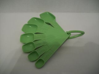 Vintage Tupperware Nesting Measuring Spoons With Ring 7 Spoons,  Green