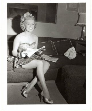 Betty Grable Sexy Legs Leggy World Wide Vintage 4 X 5 Photo