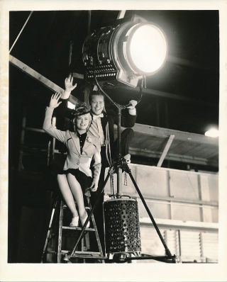 Arthur Lake Penny Singleton Blondie Candid Studio Set Vintage 1939 Lippman Photo