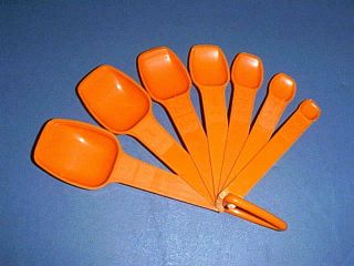 Tupperware Complete Set Of (7) Vintage Measuring Spoons On Ring Orange