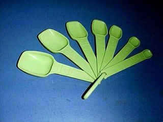 Tupperware Complete Set Of 7 Vintage Measuring Spoons On Ring Lime / Apple Green