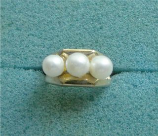 Sarah Coventry Jewelry - Gold Tone Ring With 3 Pearls - Size 5 - Sara Cov - Vtg