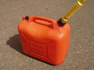 Vtg Wedco 6 Gallon Vented Heavy Plastic Gas Can Model W - 500 - 2 Flexible Spout