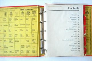 Vintage Betty Crocker ' s Cookbook 5 Ring Binder Red Pie Cover 1972 2
